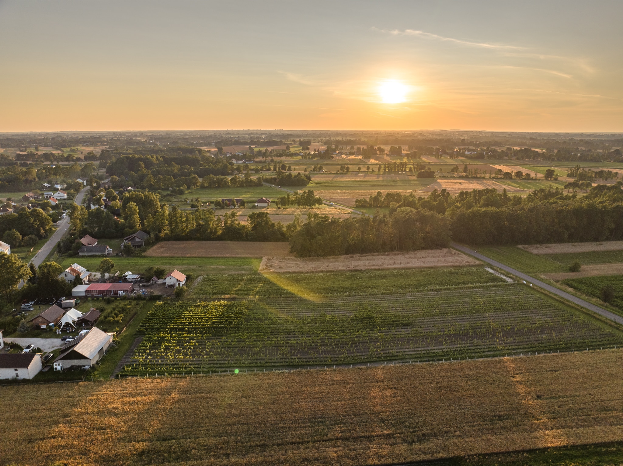 Zachód słońca nad polami